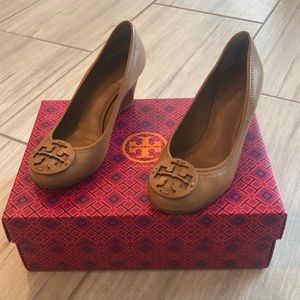 LIKE NEW, only worn ONCE Tory Burch Wedges